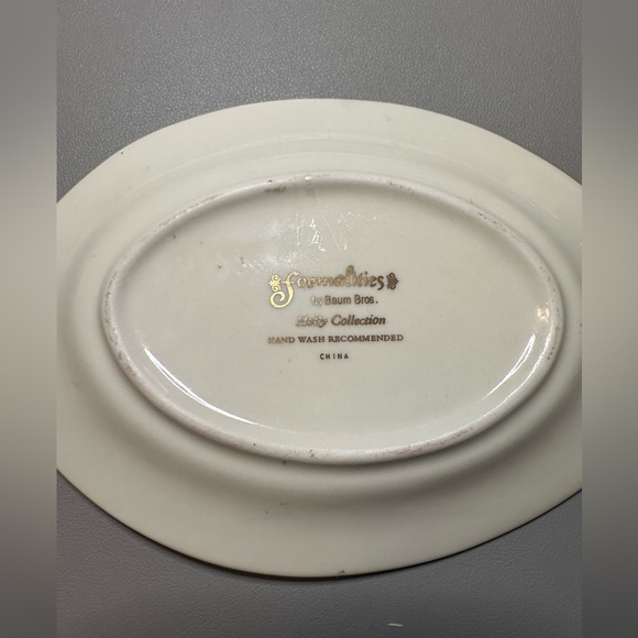 Vintage Porcelain Gravy Boat and Saucer - Picture 6 of 8